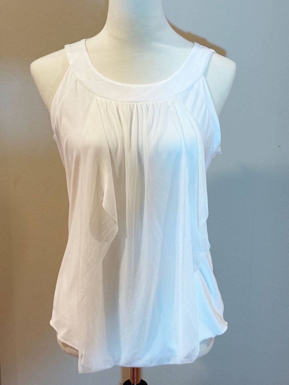Susan Lawrence White Sleeveless Pleated Women's Top